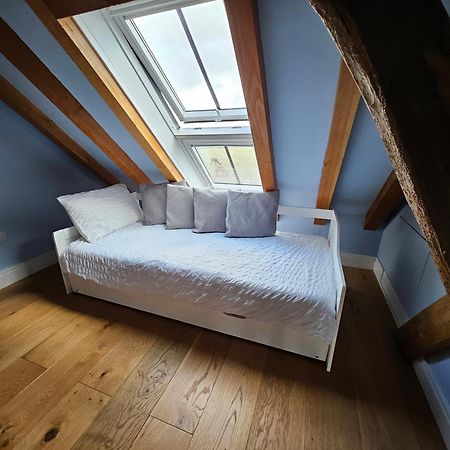 Вілла Alpaca House - Sleeps 17 - Diy Hot Tub Грейвсенд Екстер'єр фото