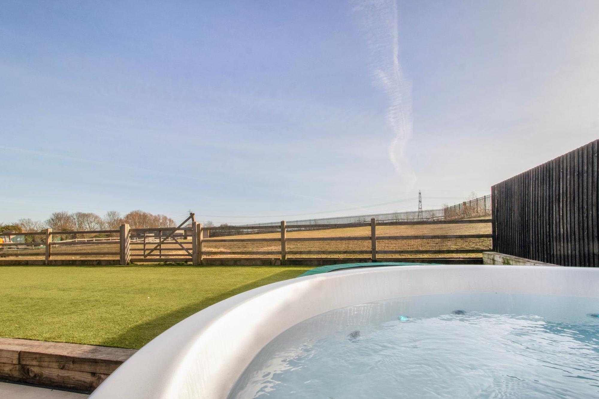 Вілла Alpaca House - Sleeps 17 - Diy Hot Tub Грейвсенд Екстер'єр фото